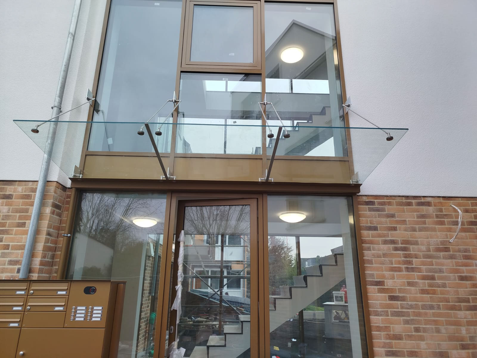 Inox staklene nadstrešnice - Primer ugradnje Inox staklene nadstrešnice - Primer ugradnje