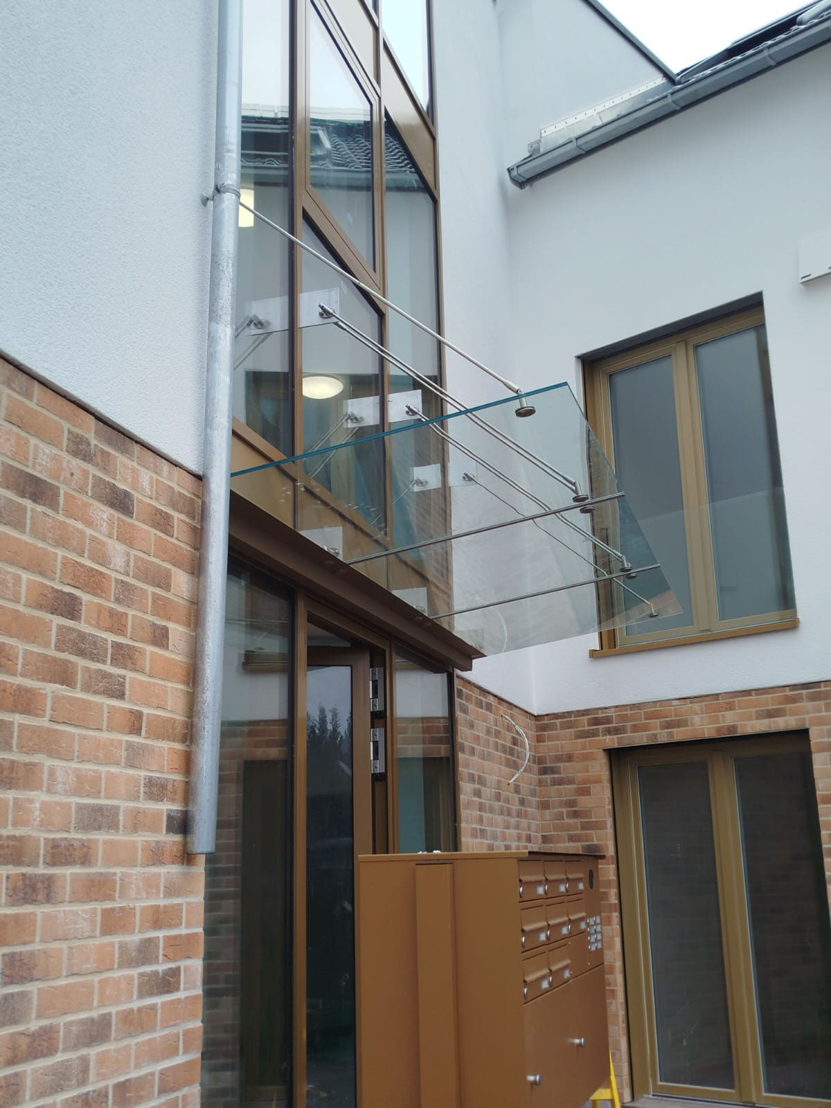 Inox staklene nadstrešnice - Primer ugradnje Inox staklene nadstrešnice - Primer ugradnje