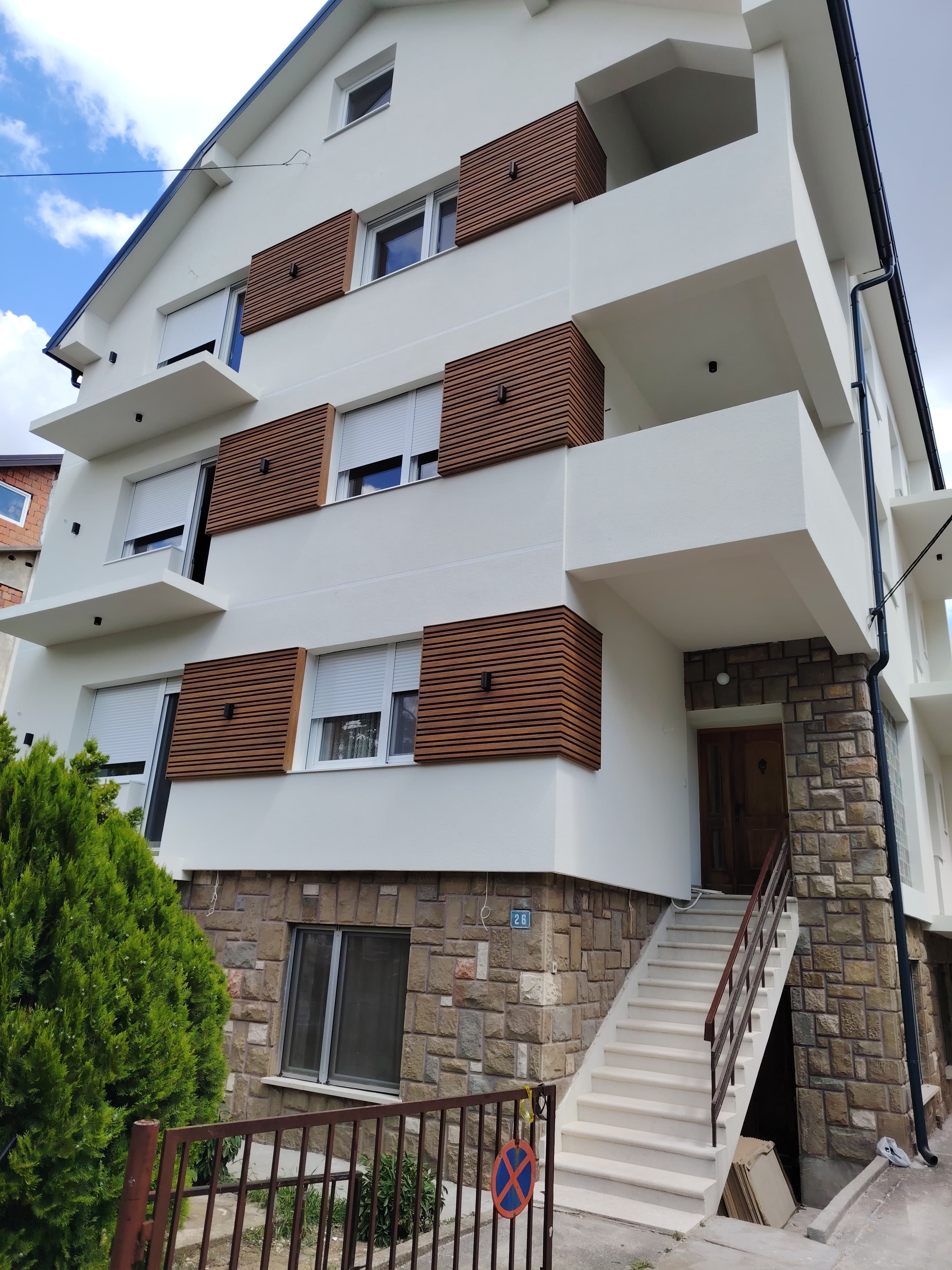 ELLADECK fasadni kit kat paneli - montaža na kući